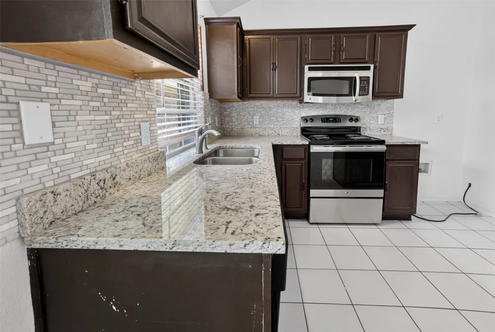 1025 Highland Station Drive Saginaw, TX 76131