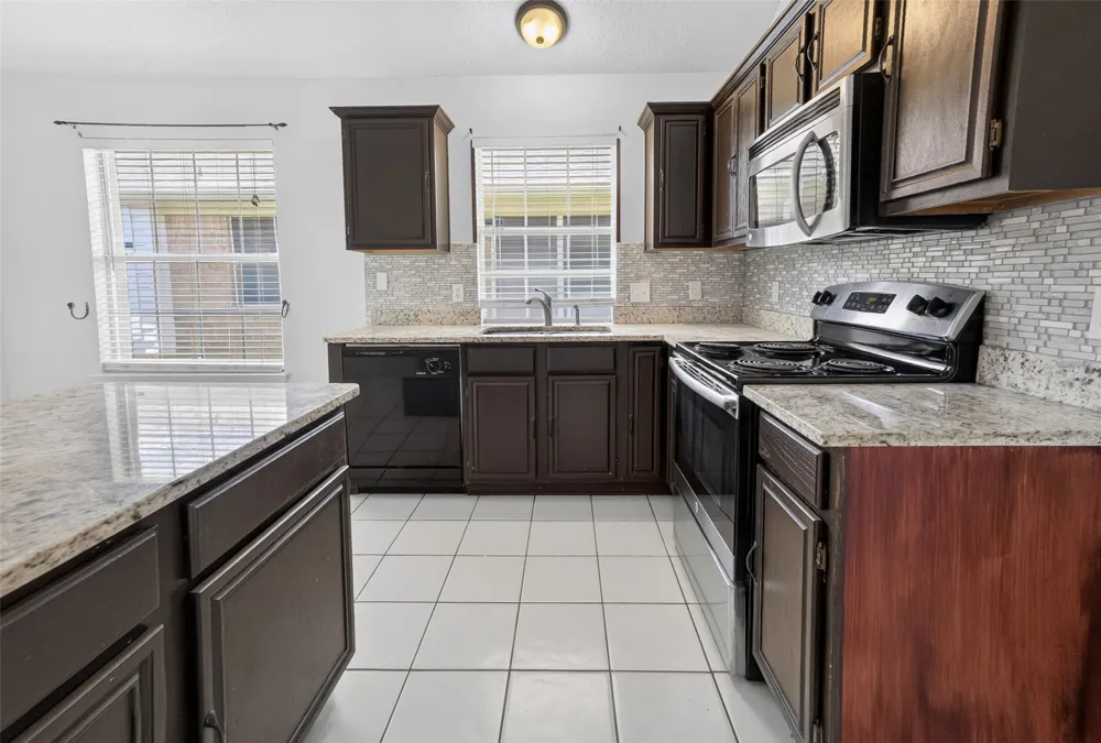 1025 Highland Station Drive Saginaw, TX 76131