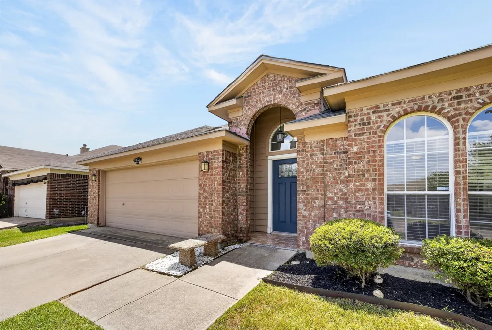 1025 Highland Station Drive Saginaw, TX 76131