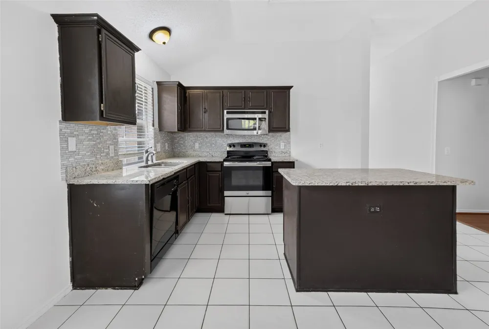1025 Highland Station Drive Saginaw, TX 76131