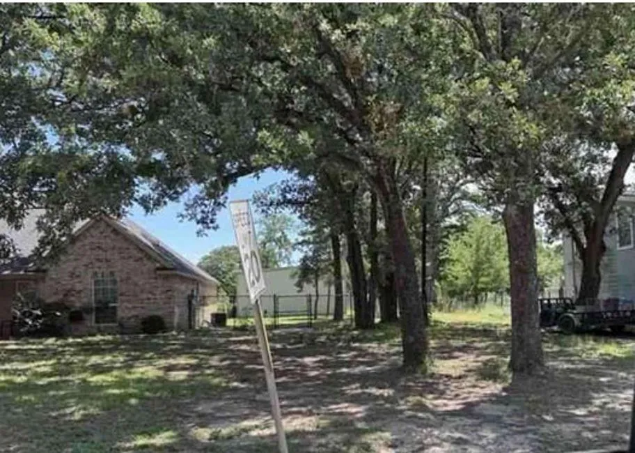 104 Shady Shores Drive Mabank, TX 75156