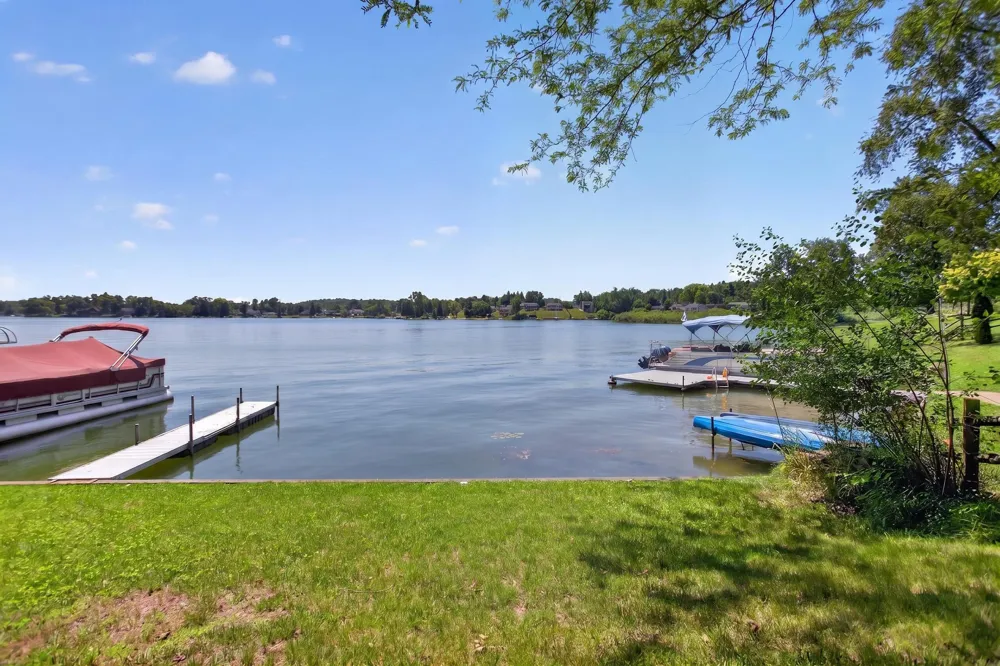 11241 Almon Point Jerome, MI 49249