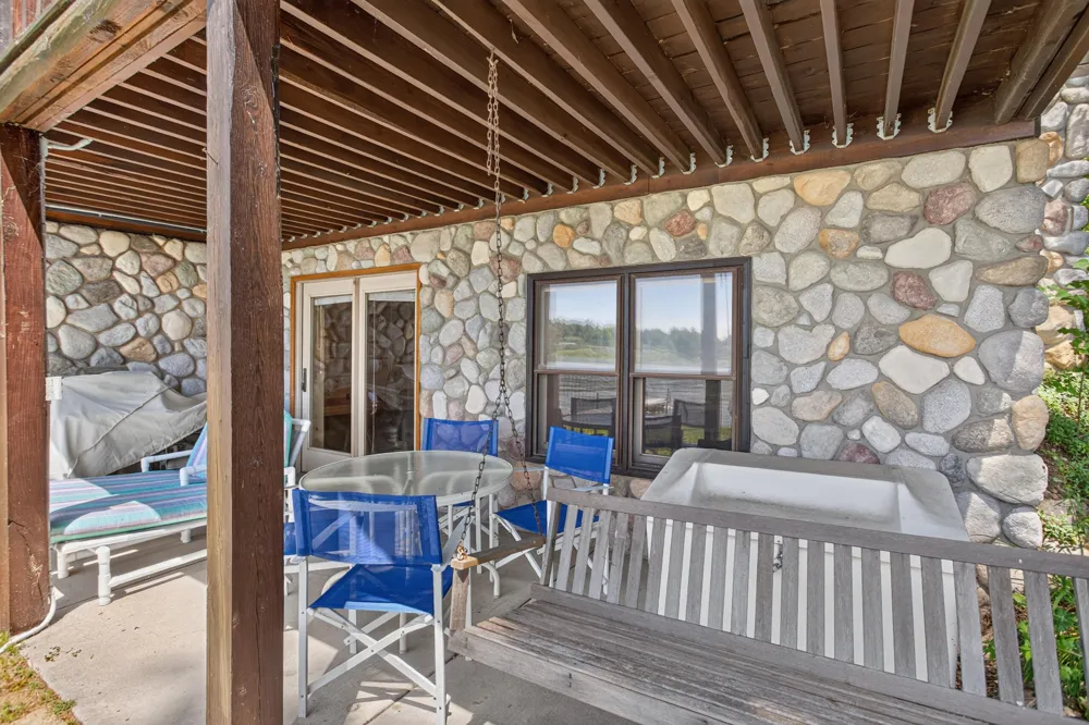 11241 Almon Point Jerome, MI 49249