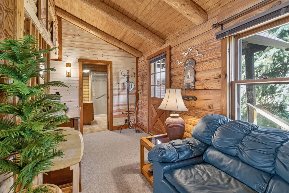 11241 Almon Point Jerome, MI 49249