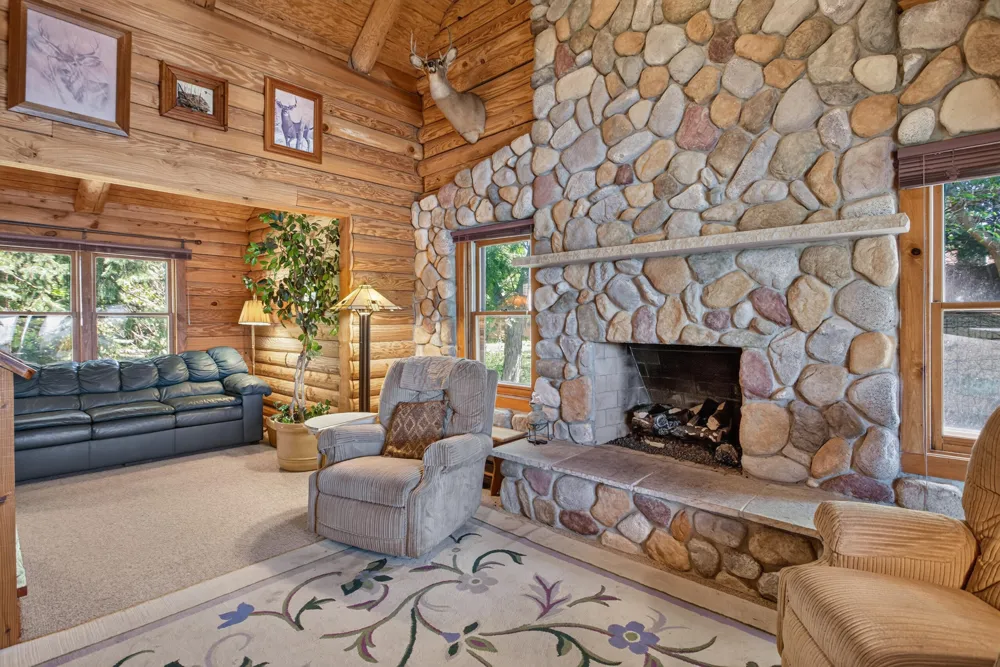 11241 Almon Point Jerome, MI 49249