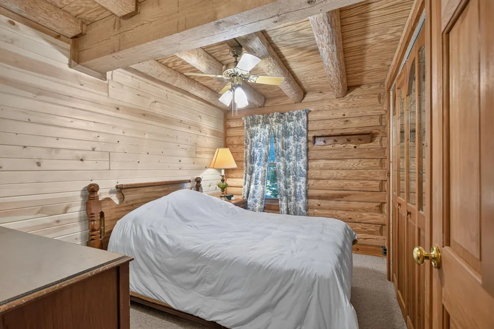 11241 Almon Point Jerome, MI 49249