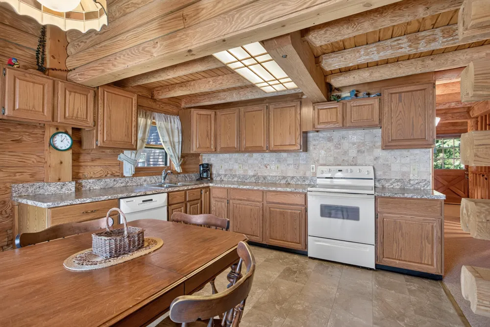 11241 Almon Point Jerome, MI 49249