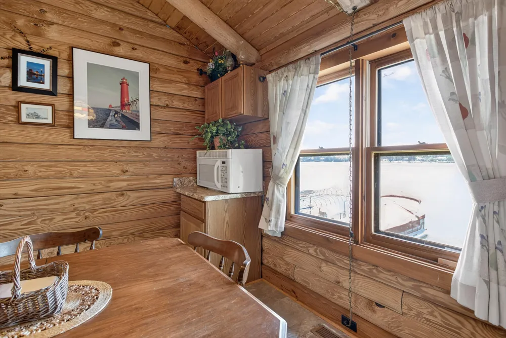 11241 Almon Point Jerome, MI 49249