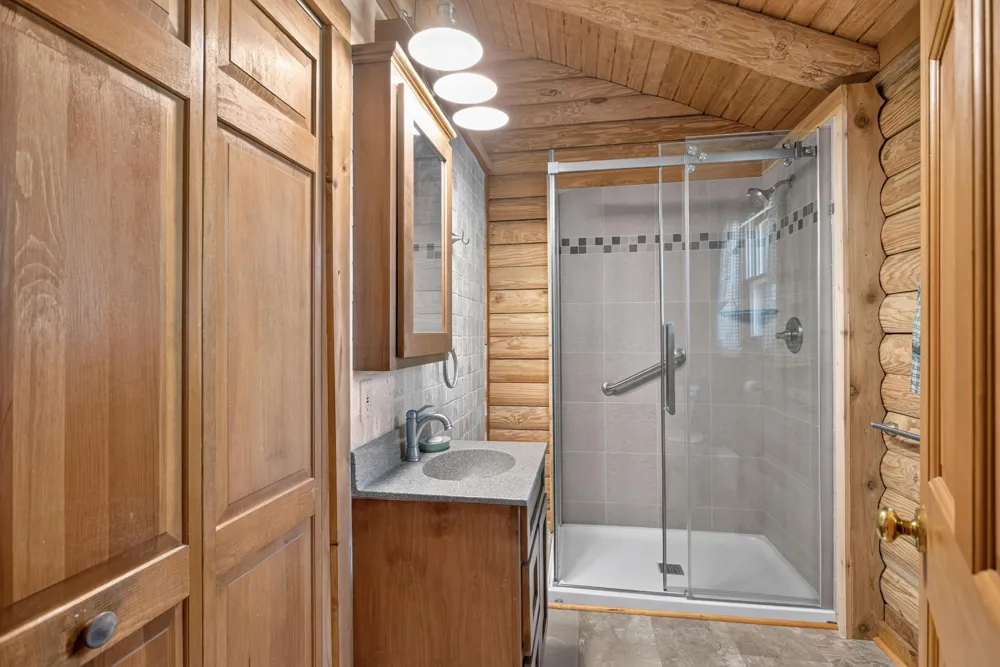 11241 Almon Point Jerome, MI 49249