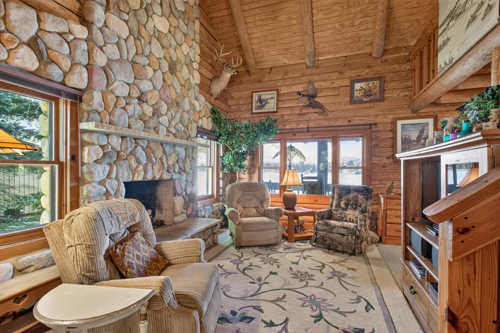 11241 Almon Point Jerome, MI 49249
