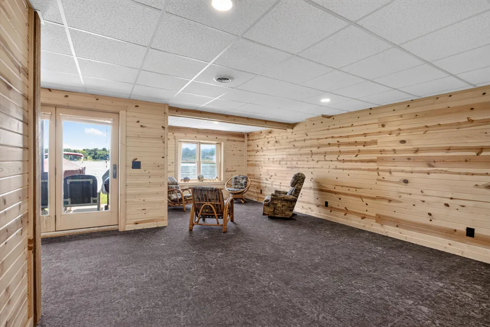 11241 Almon Point Jerome, MI 49249