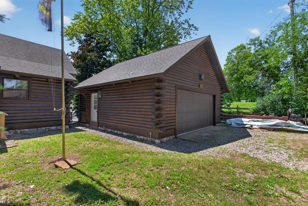 11241 Almon Point Jerome, MI 49249