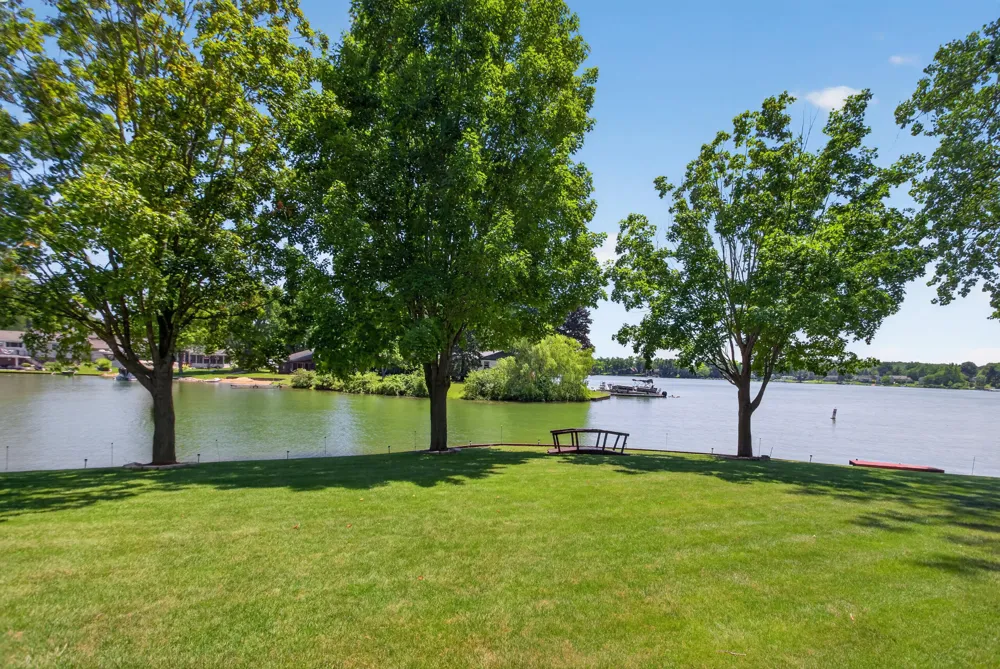 11241 Almon Point Jerome, MI 49249