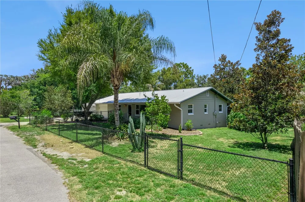 37400 SAINT LOUIS AVENUE Umatilla, FL 32784