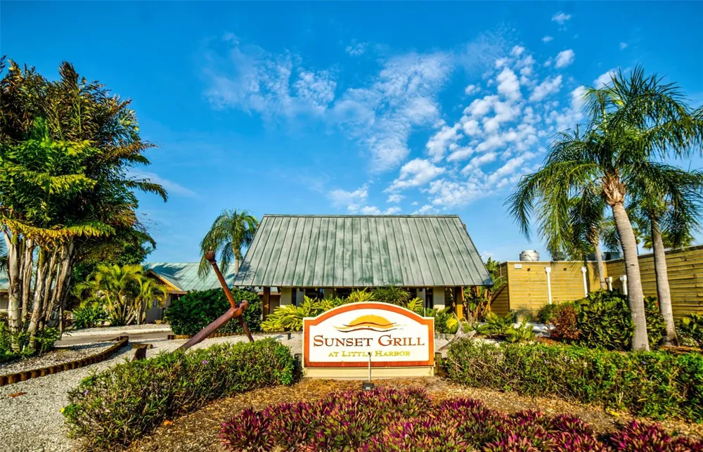 3273 MANGROVE POINT DRIVE Ruskin, FL 33570