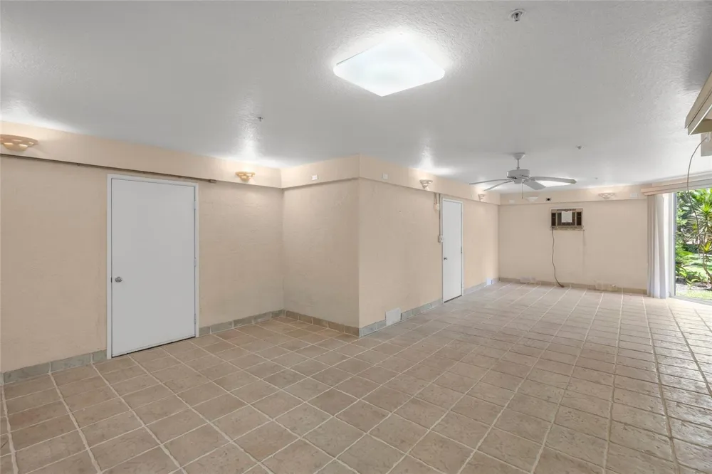 3954 HAMILTON CLUB CIRCLE #14 Sarasota, FL 34242