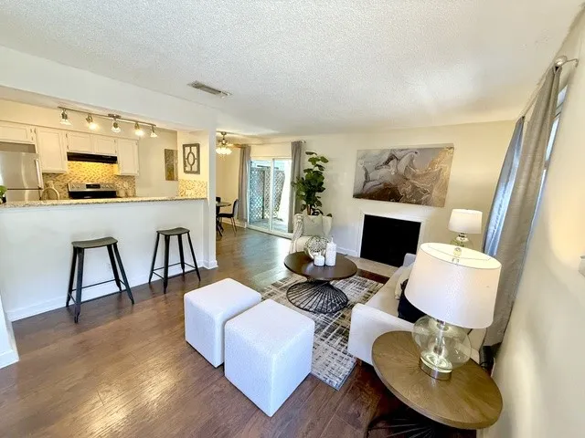 900 Taulbee Lane #106 Austin, TX 78757