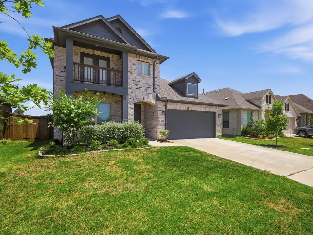 201 Sweetwater Drive Commerce, TX 75428