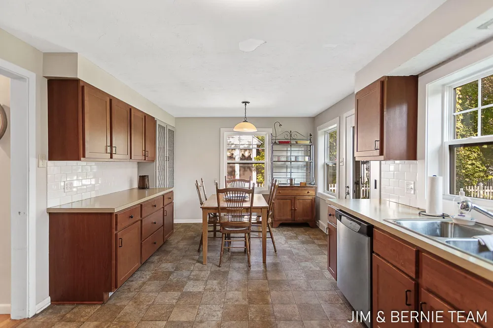 131 E 31st Street Holland, MI 49423