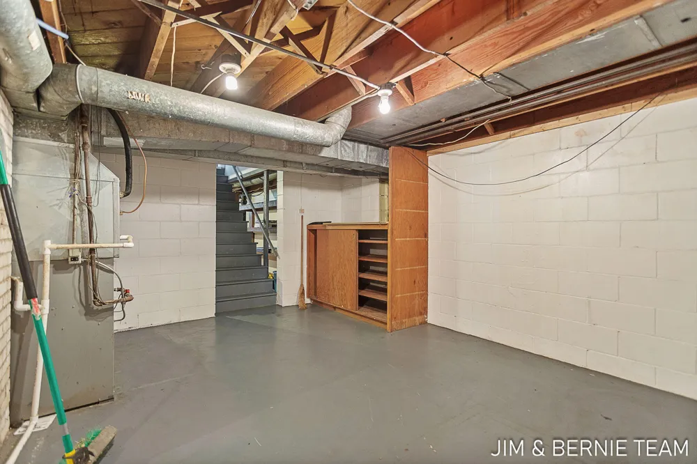 131 E 31st Street Holland, MI 49423