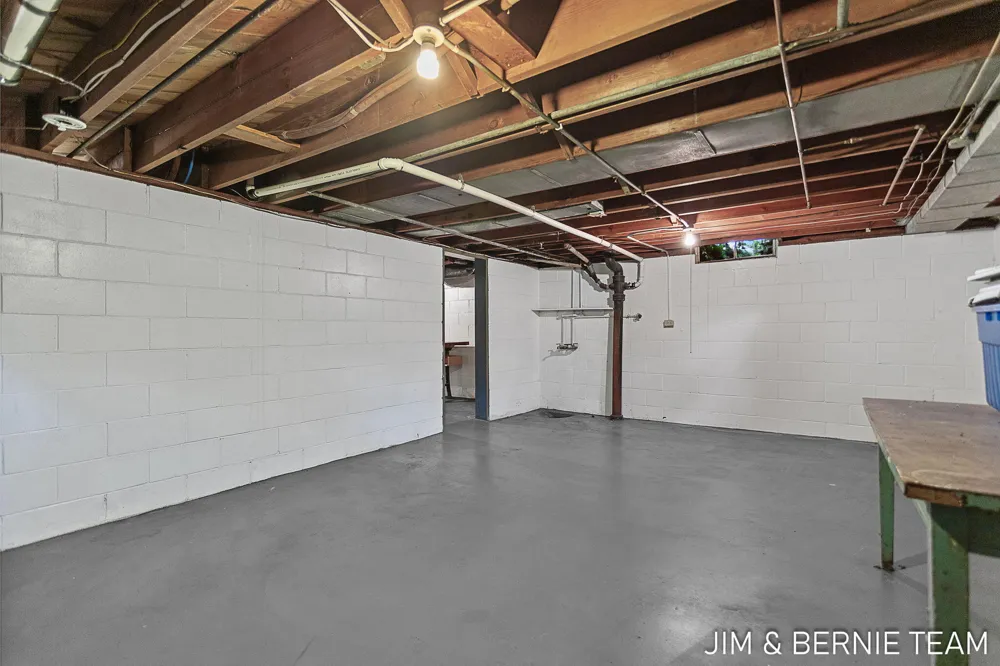 131 E 31st Street Holland, MI 49423