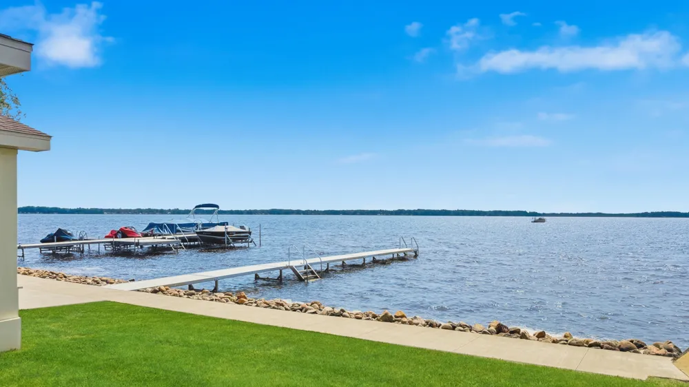 1027 E Lake Mitchell Drive Cadillac, MI 49601