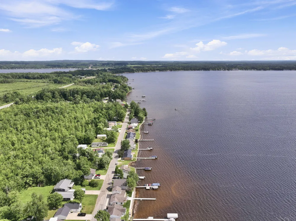1027 E Lake Mitchell Drive Cadillac, MI 49601