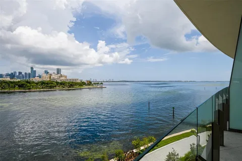 5 Grove Isle Dr #L404