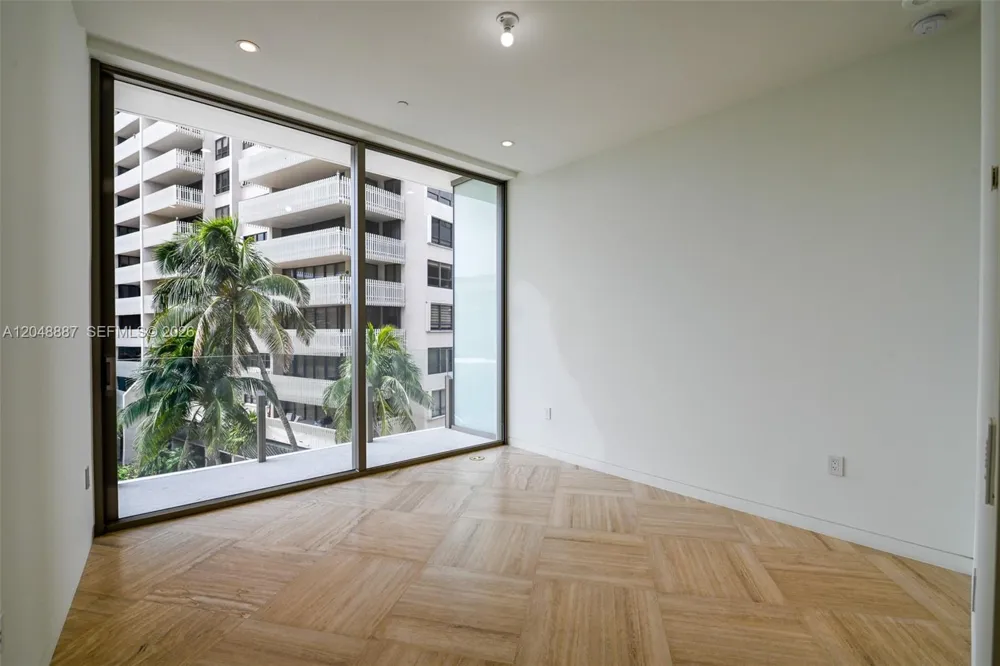 5 Grove Isle Dr #L404 Coconut Grove, FL 33133