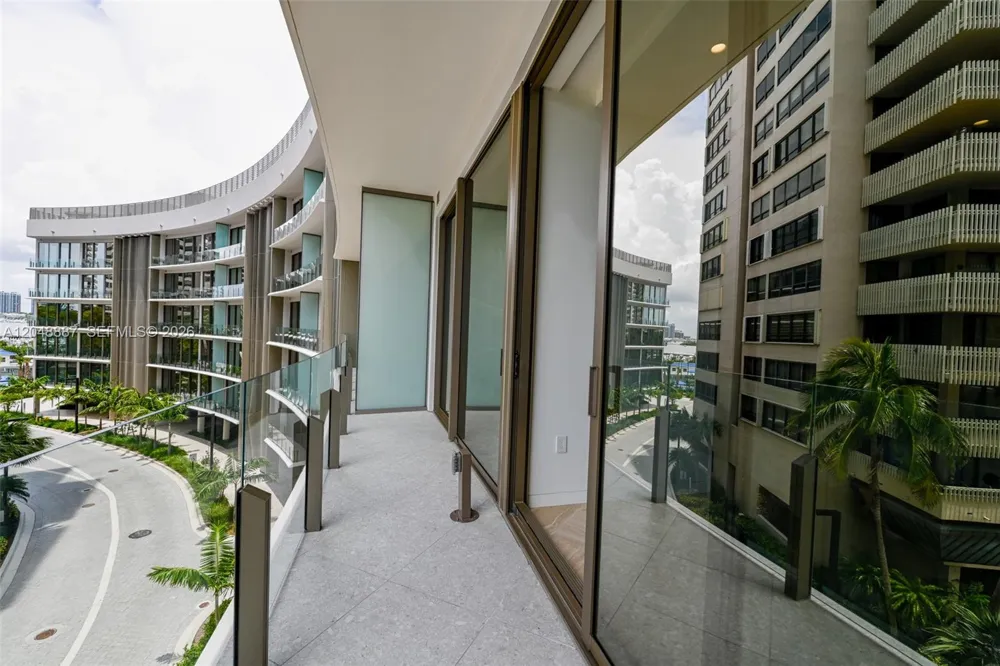 5 Grove Isle Dr #L404 Coconut Grove, FL 33133