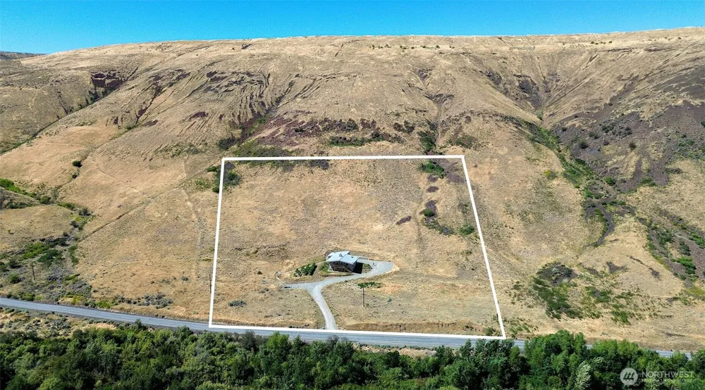 7400 Colockum Road Malaga, WA 98828