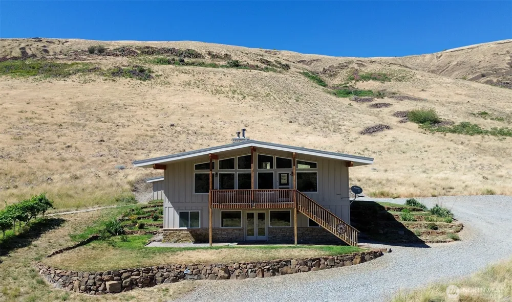 7400 Colockum Road Malaga, WA 98828