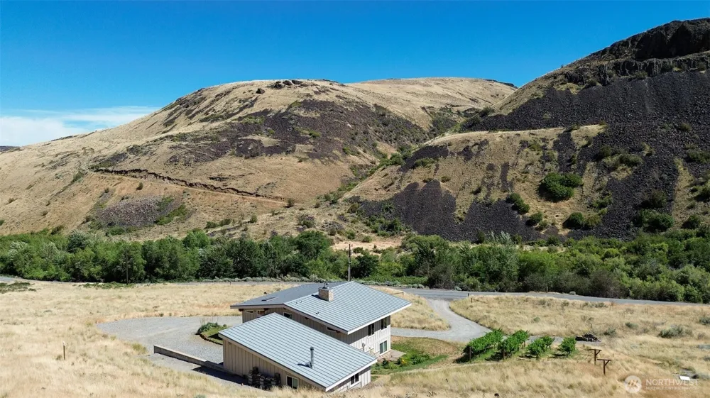 7400 Colockum Road Malaga, WA 98828