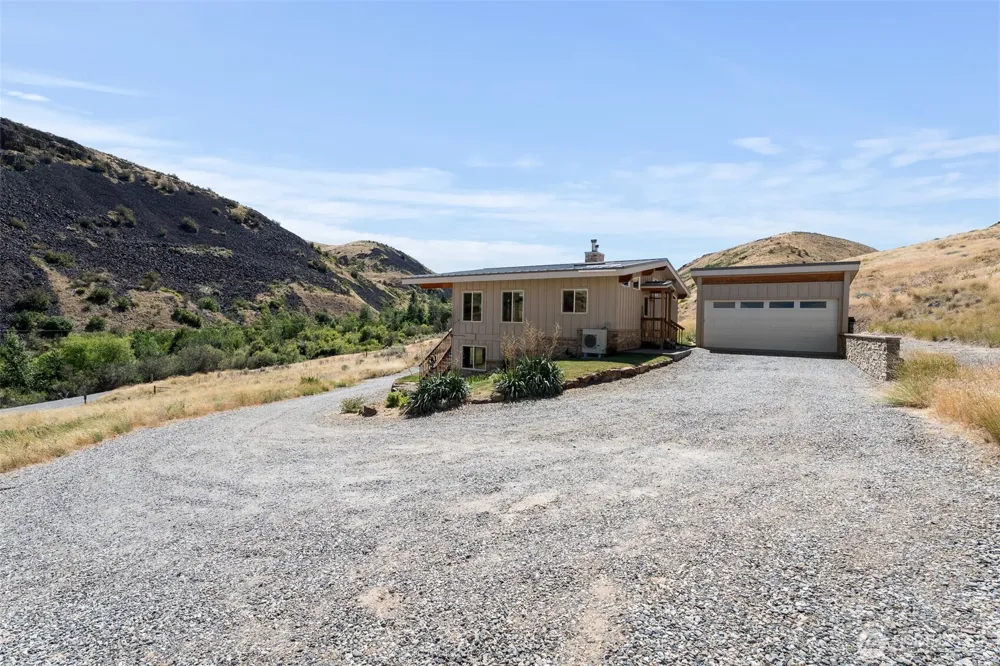 7400 Colockum Road Malaga, WA 98828
