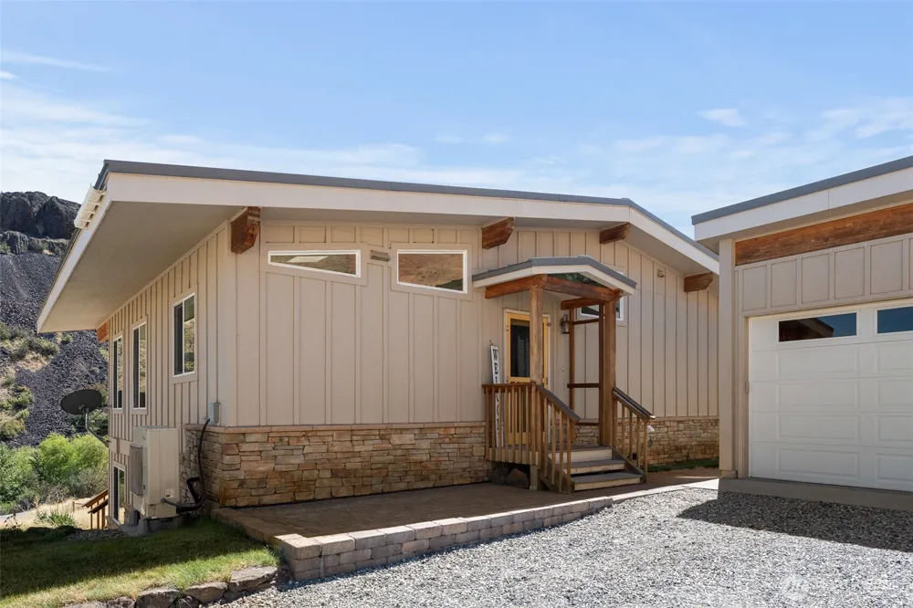 7400 Colockum Road Malaga, WA 98828