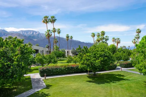 439 Desert Lakes Drive Drive