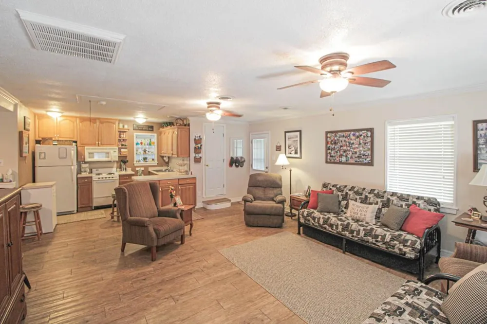 117 Glade Onalaska, TX 77360