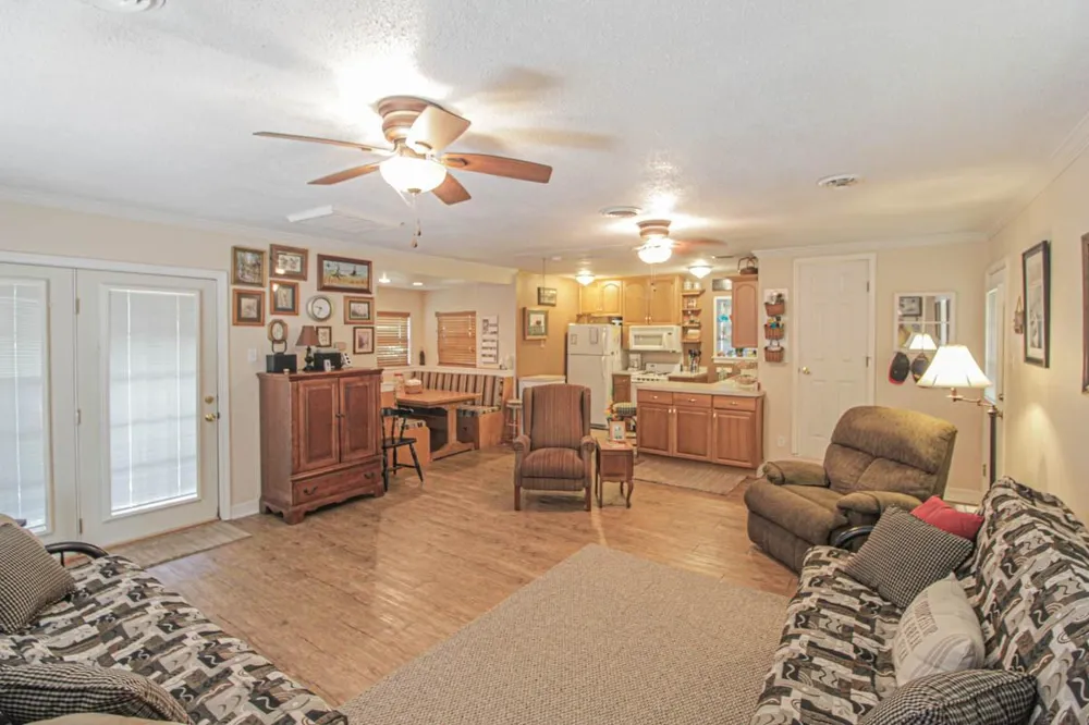 117 Glade Onalaska, TX 77360