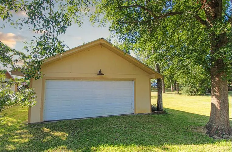 117 Glade Onalaska, TX 77360