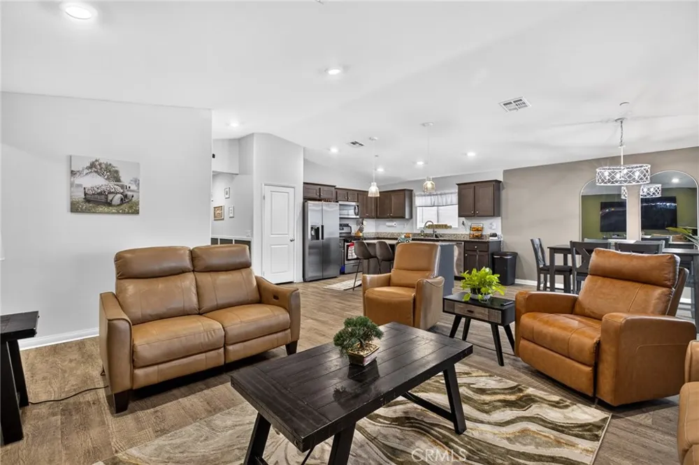 693 Rose Thorn San Jacinto, CA 92582