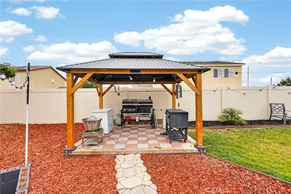 693 Rose Thorn San Jacinto, CA 92582