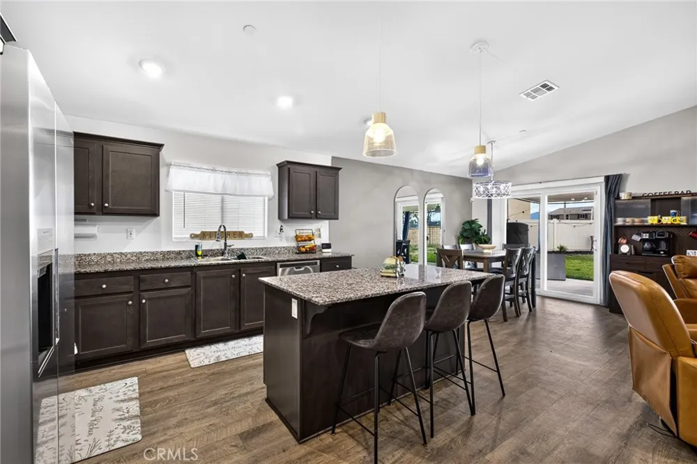693 Rose Thorn San Jacinto, CA 92582