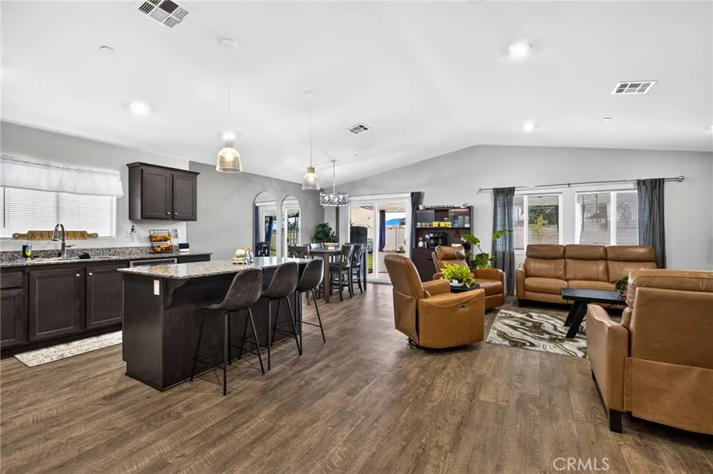 693 Rose Thorn San Jacinto, CA 92582