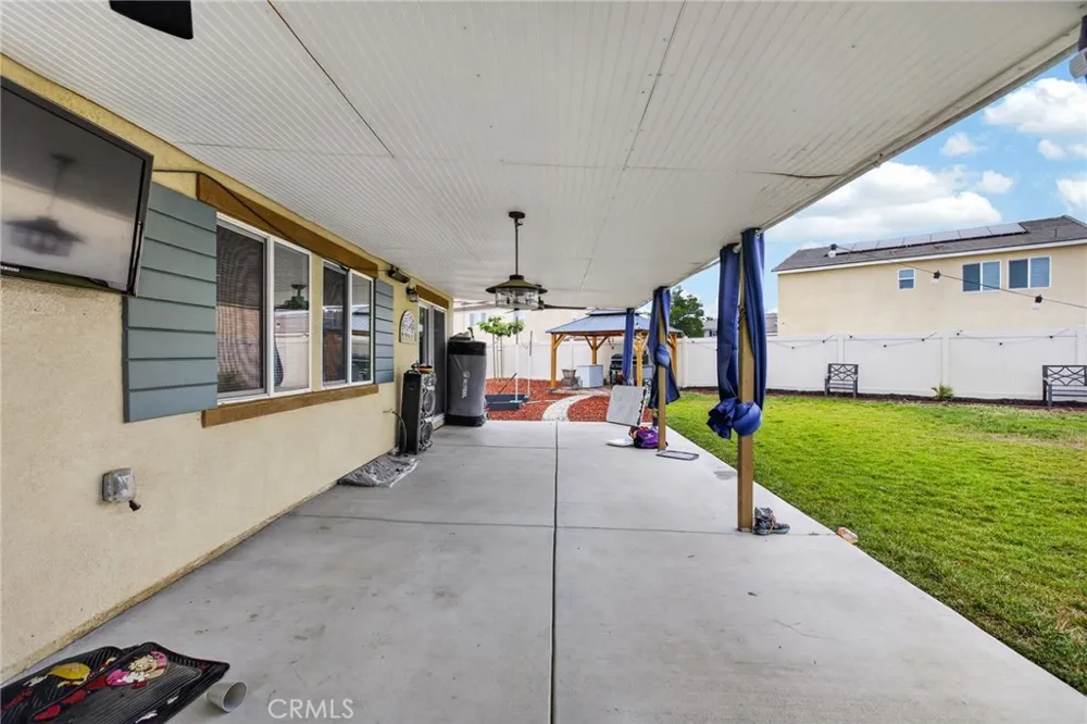 693 Rose Thorn San Jacinto, CA 92582