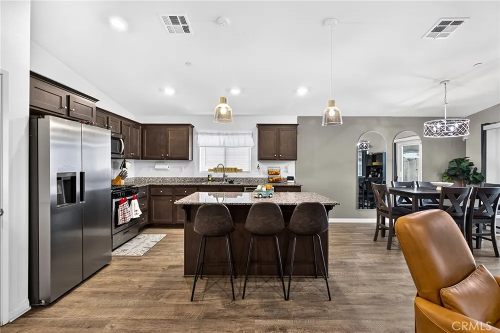 693 Rose Thorn San Jacinto, CA 92582