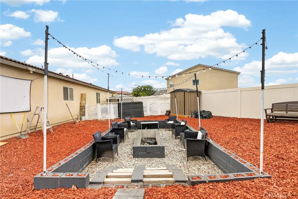 693 Rose Thorn San Jacinto, CA 92582