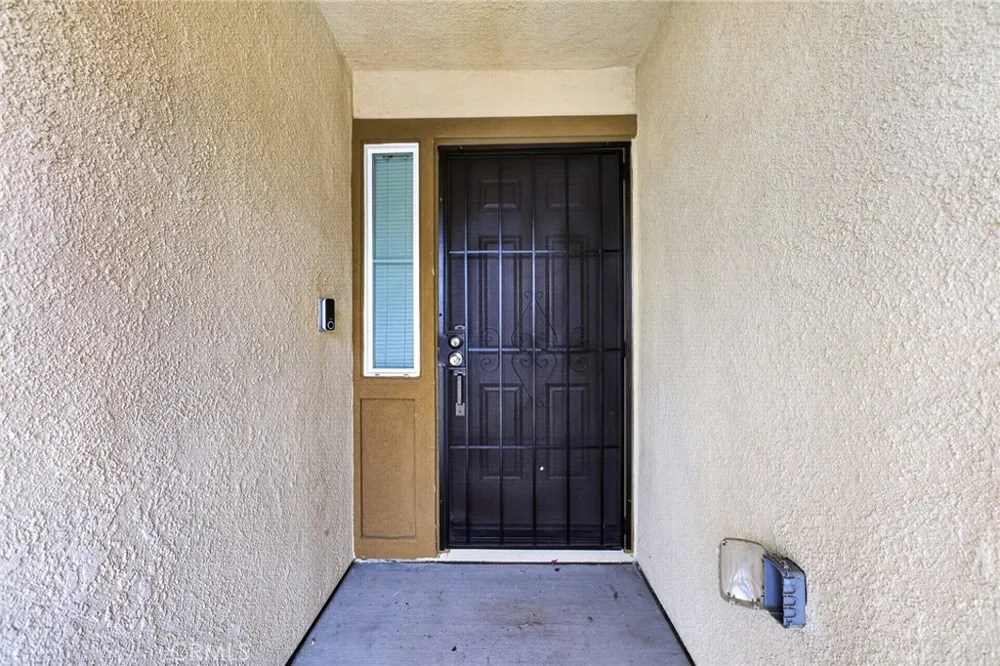 693 Rose Thorn San Jacinto, CA 92582