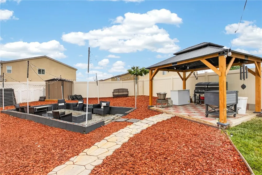 693 Rose Thorn San Jacinto, CA 92582