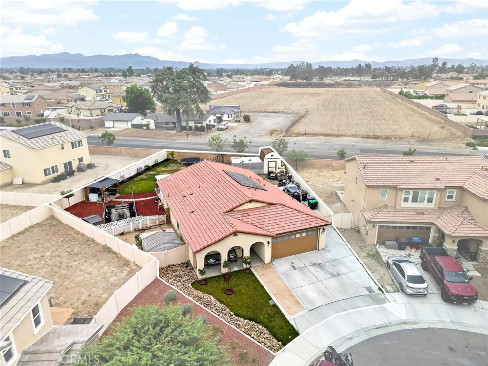 693 Rose Thorn San Jacinto, CA 92582
