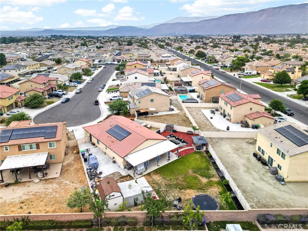 693 Rose Thorn San Jacinto, CA 92582